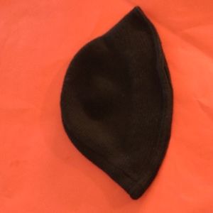 Small black ribbed bucket wool hat